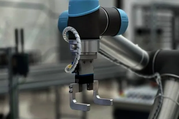 Ramię robota współpracującego — automatyzacja wspiera człowieka, nie zastępuje go — Power Automate — automatyzacja procesów w Microsoft 365
