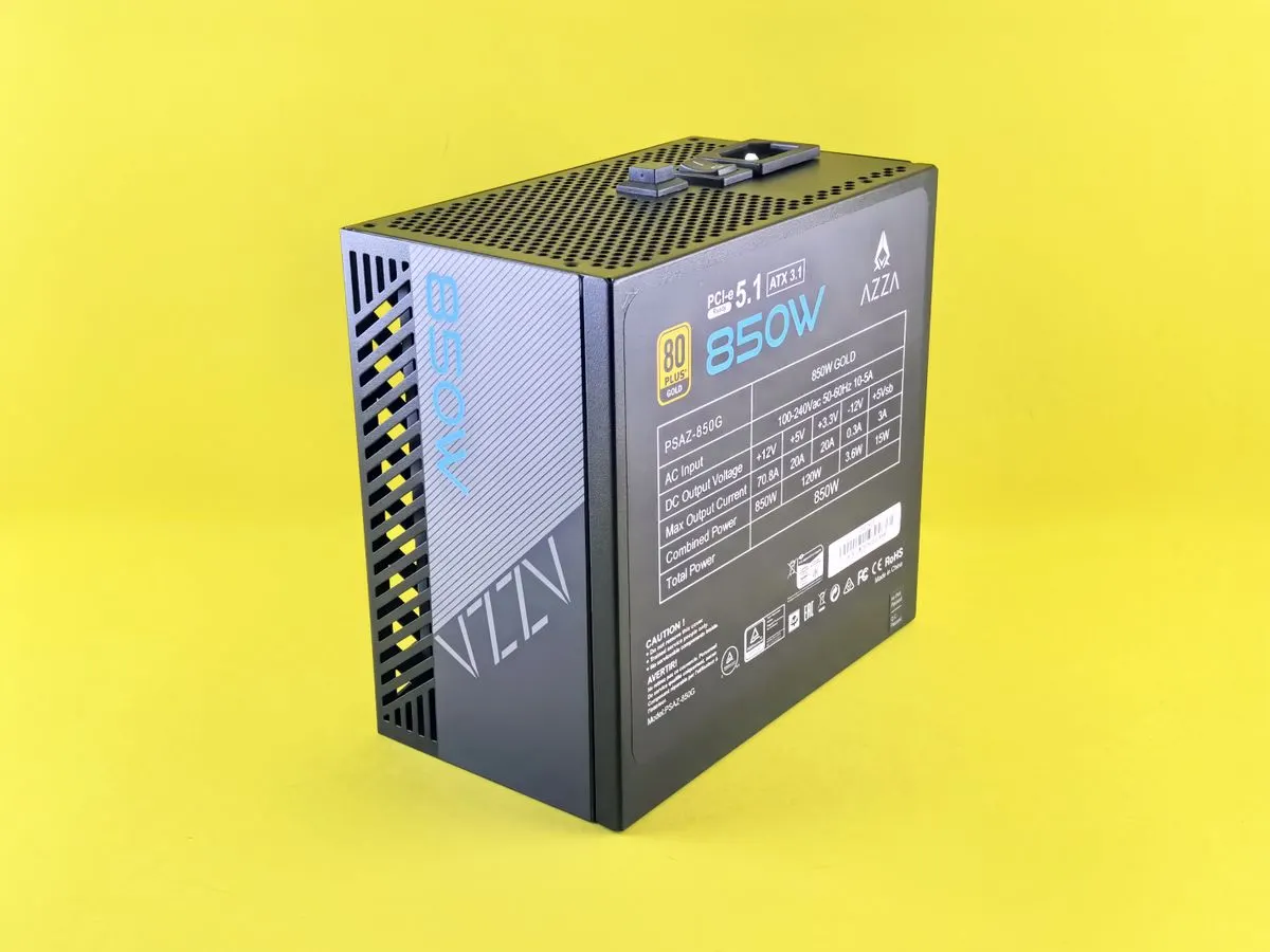 Zasilacz komputerowy ATX 850W w zbliżeniu na żółtym tle — Wymiana zasilacza komputera