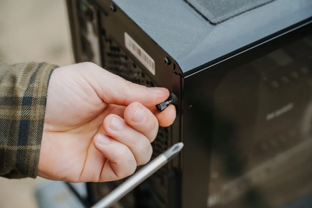 Dziwne dźwięki z obudowy komputera w domu — Laptop wydaje dziwne dźwięki — pisk, klekot, brzęczenie