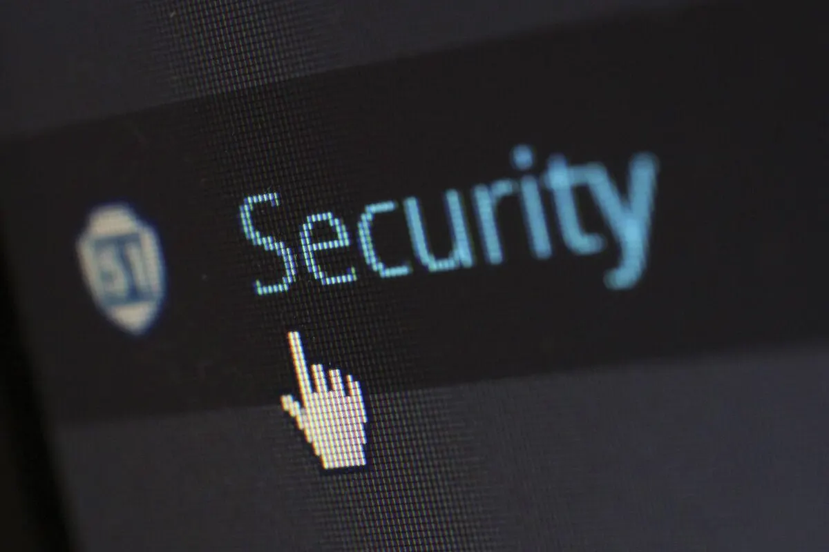 Napis Security na ekranie komputera z kursorem — Odzyskiwanie i usuwanie zapomnianych haseł