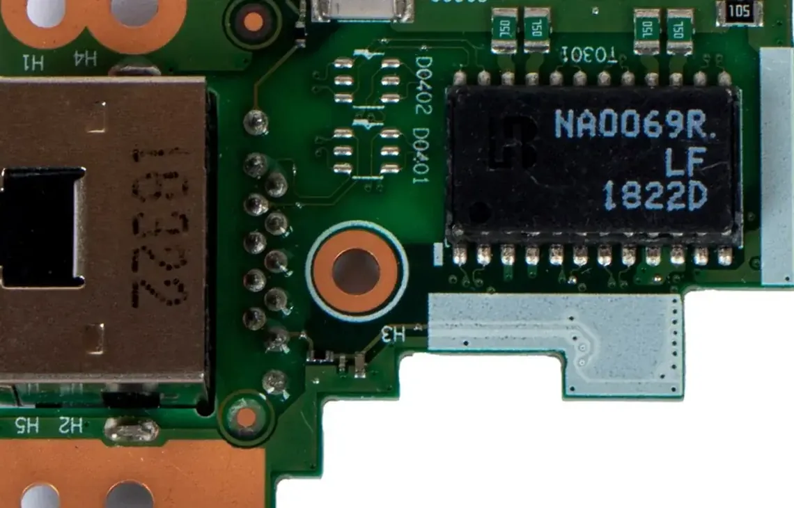 Karta sieciowa PCIe 10G z portem RJ45 na niebieskim tle