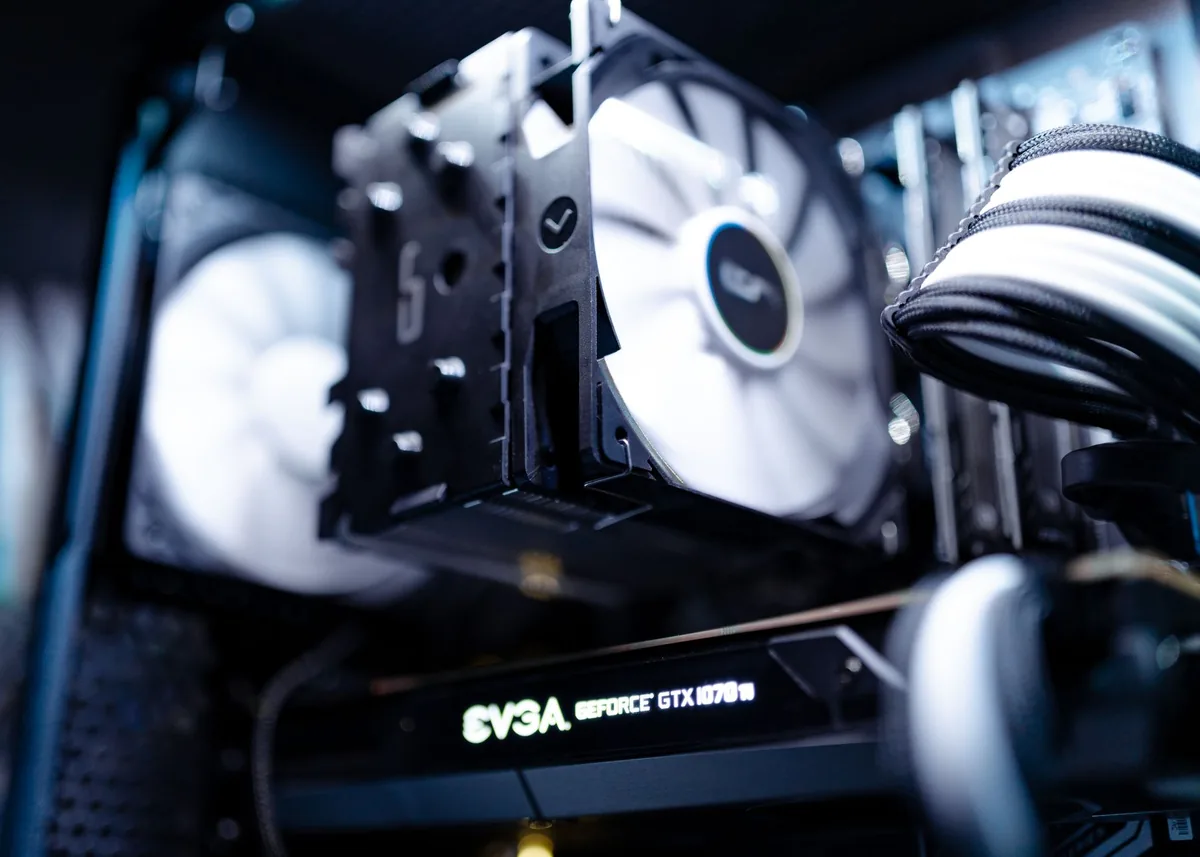 wentylator chłodzący wewnątrz obudowy komputera gamingowego — ASUS ROG Ryujin III w zgłoszeniu — jak odpowiadamy i co radzimy