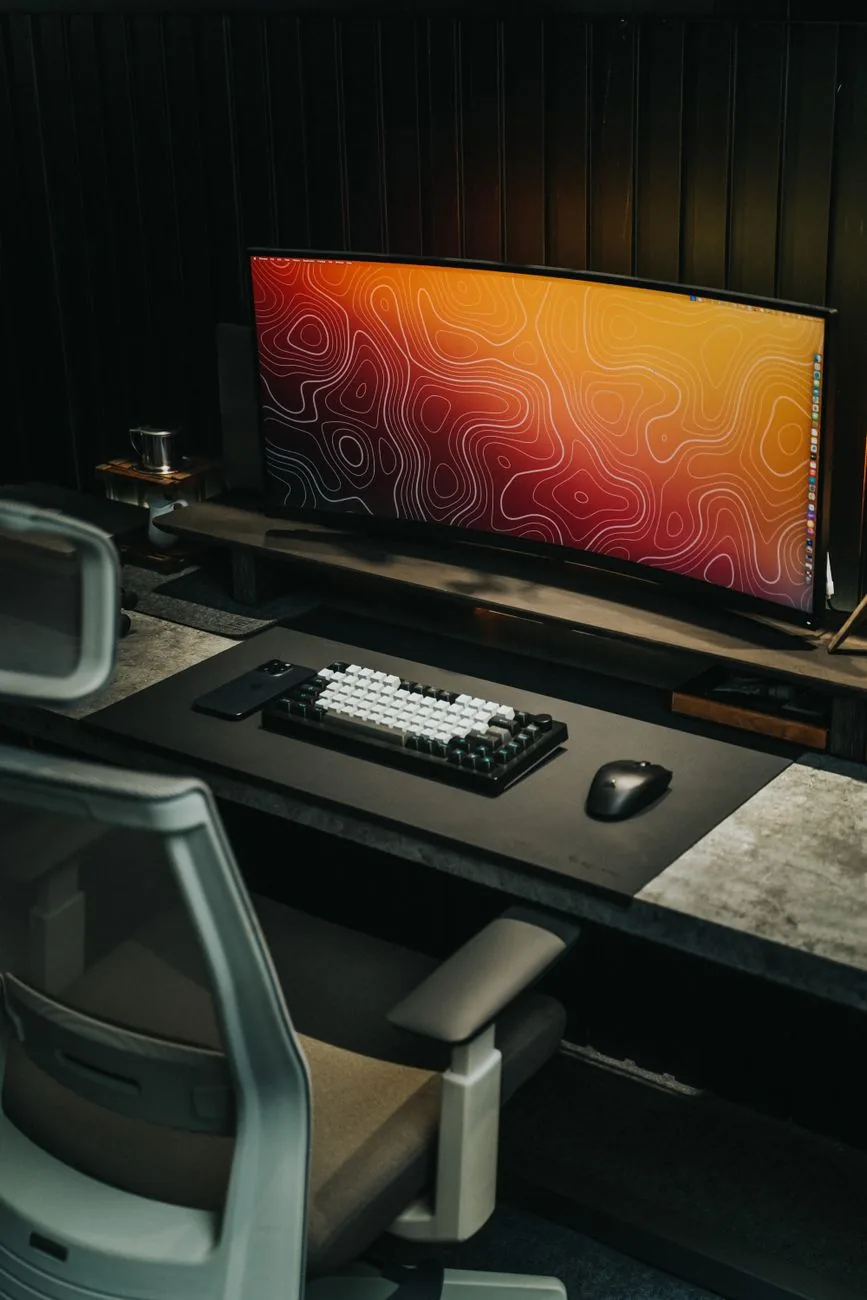 zakrzywiony monitor dla graczy, fotel ergonomiczny i klawiatura mechaniczna — ASUS ROG Strix XG27ACS — czego przy tym sprzęcie nie zrobimy