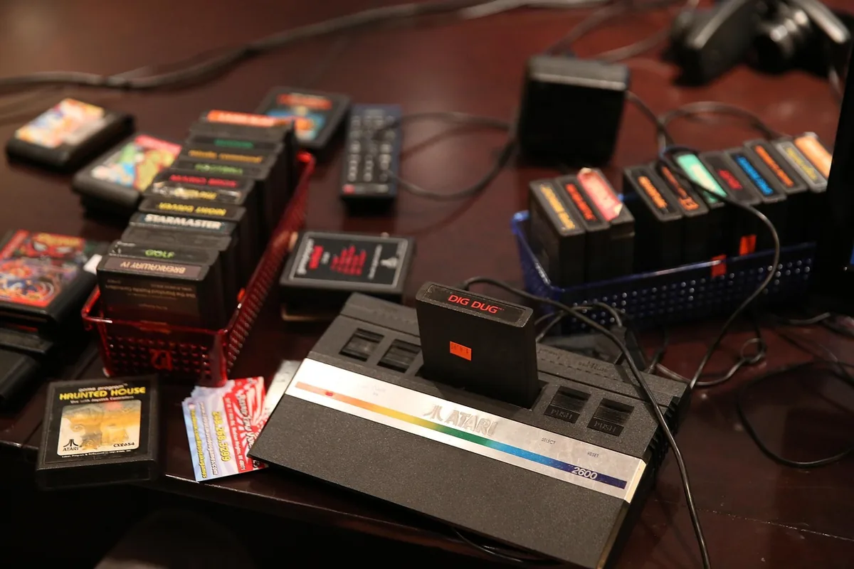 konsola Atari 2600 z kartridżami z grami — Atari 2600+ — czego przy tym sprzęcie nie zrobimy