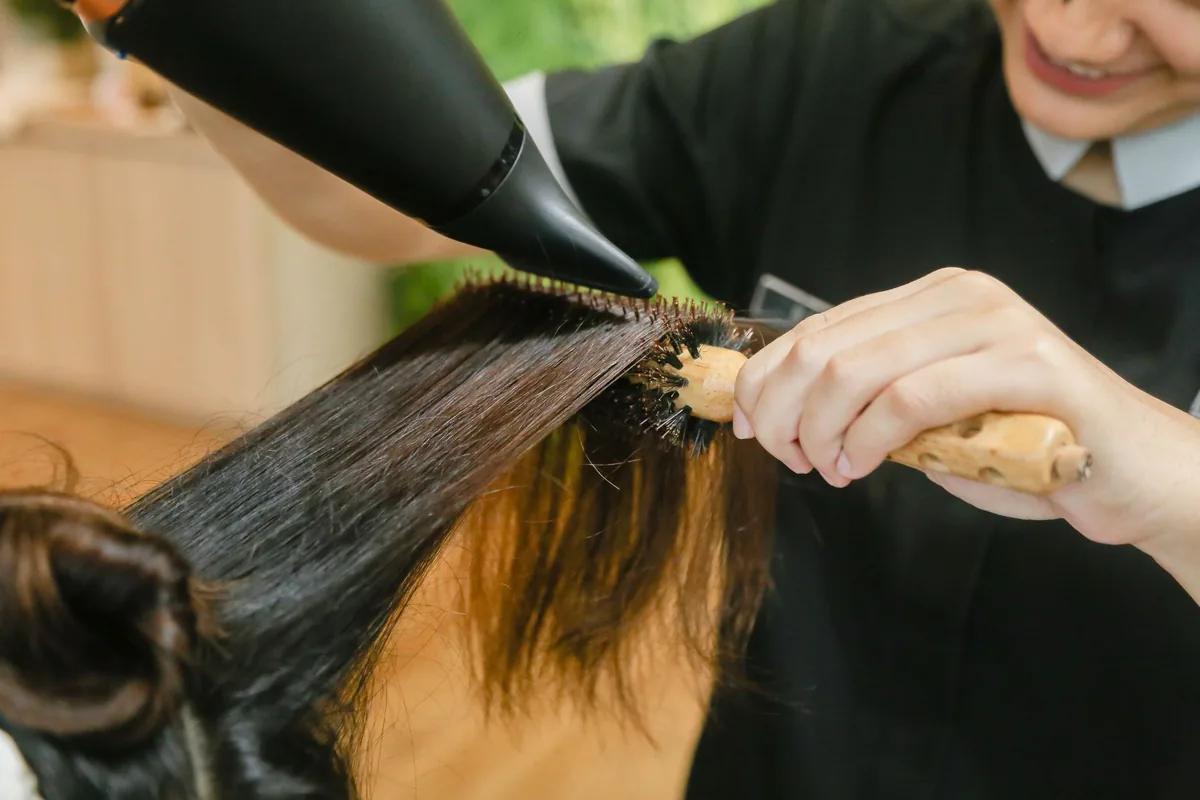 suszarka do włosów i szczotka modelujące fryzurę — Babyliss Hydro-Fusion poza naszym warsztatem — gdzie szukać pomocy
