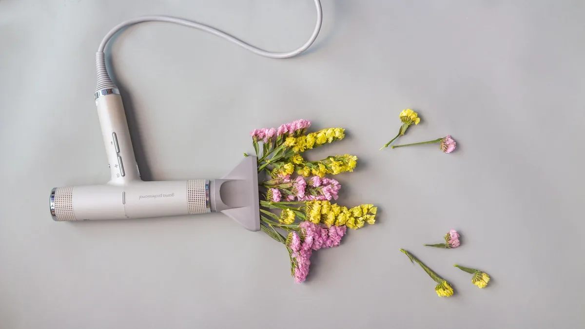suszarka do włosów połączona z kwiatami — Braun IPL Silk-expert Pro 5 a zakres naszego serwisu — czym zajmujemy się zamiast