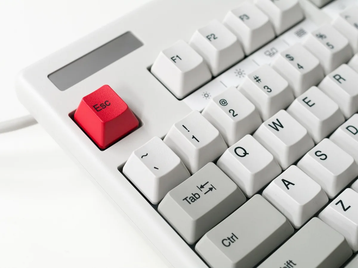 klawiatura komputerowa z czerwonym klawiszem escape — Das Keyboard 4 Professional w zgłoszeniu — jak odpowiadamy i co radzimy