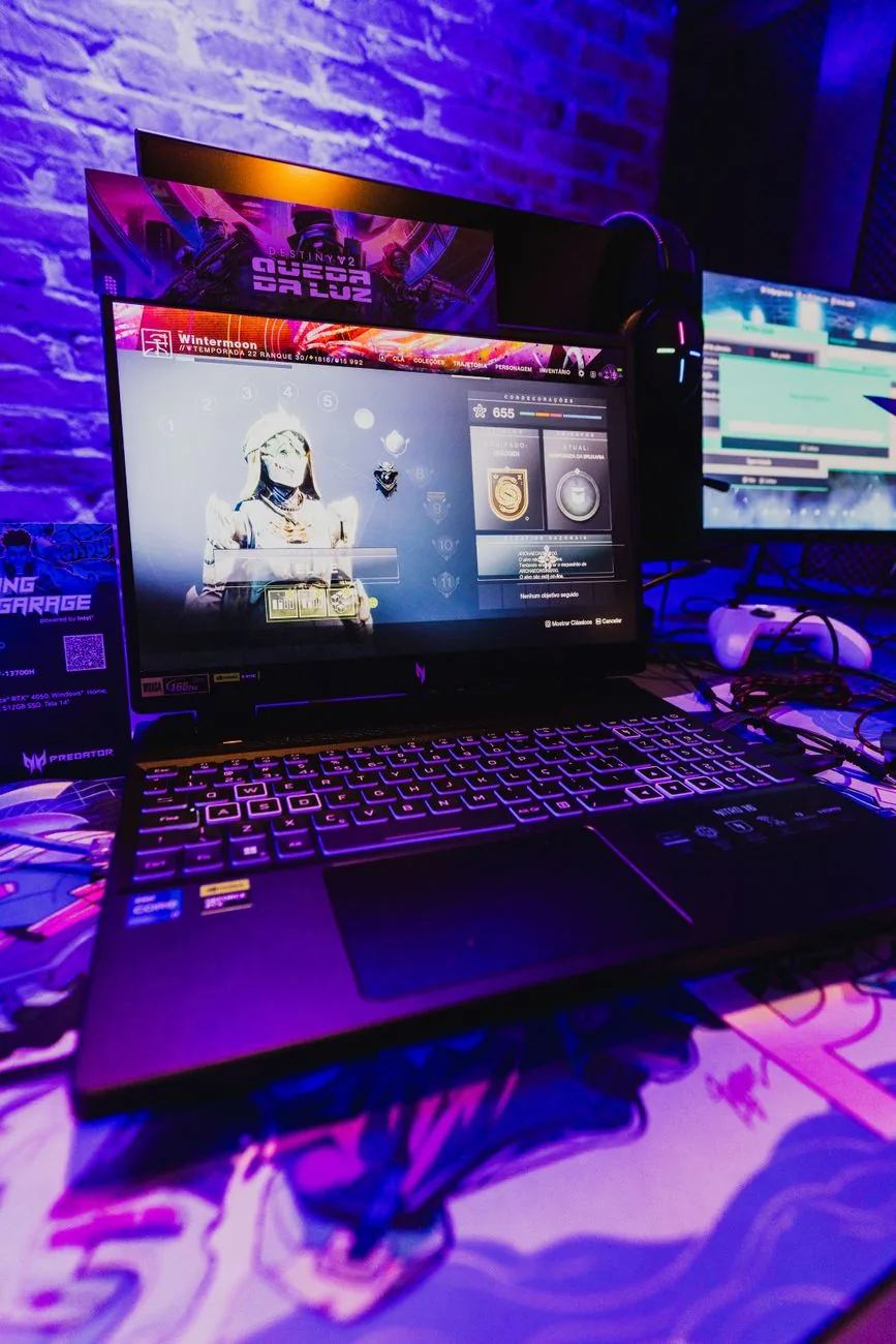 stanowisko dla gracza z ekranem i kolorowym oświetleniem — Dell Alienware AW2524H a zakres naszego serwisu — czym zajmujemy się zamiast