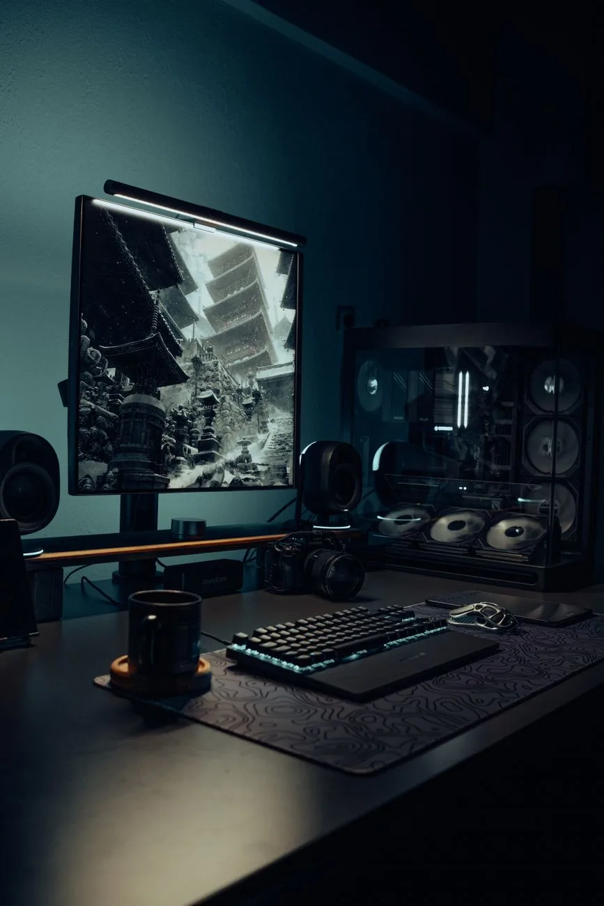 monitor z motywem azjatyckim i komputer na biurku gracza — Dlaczego nie bierzemy Acer Nitro VG240Y do naprawy