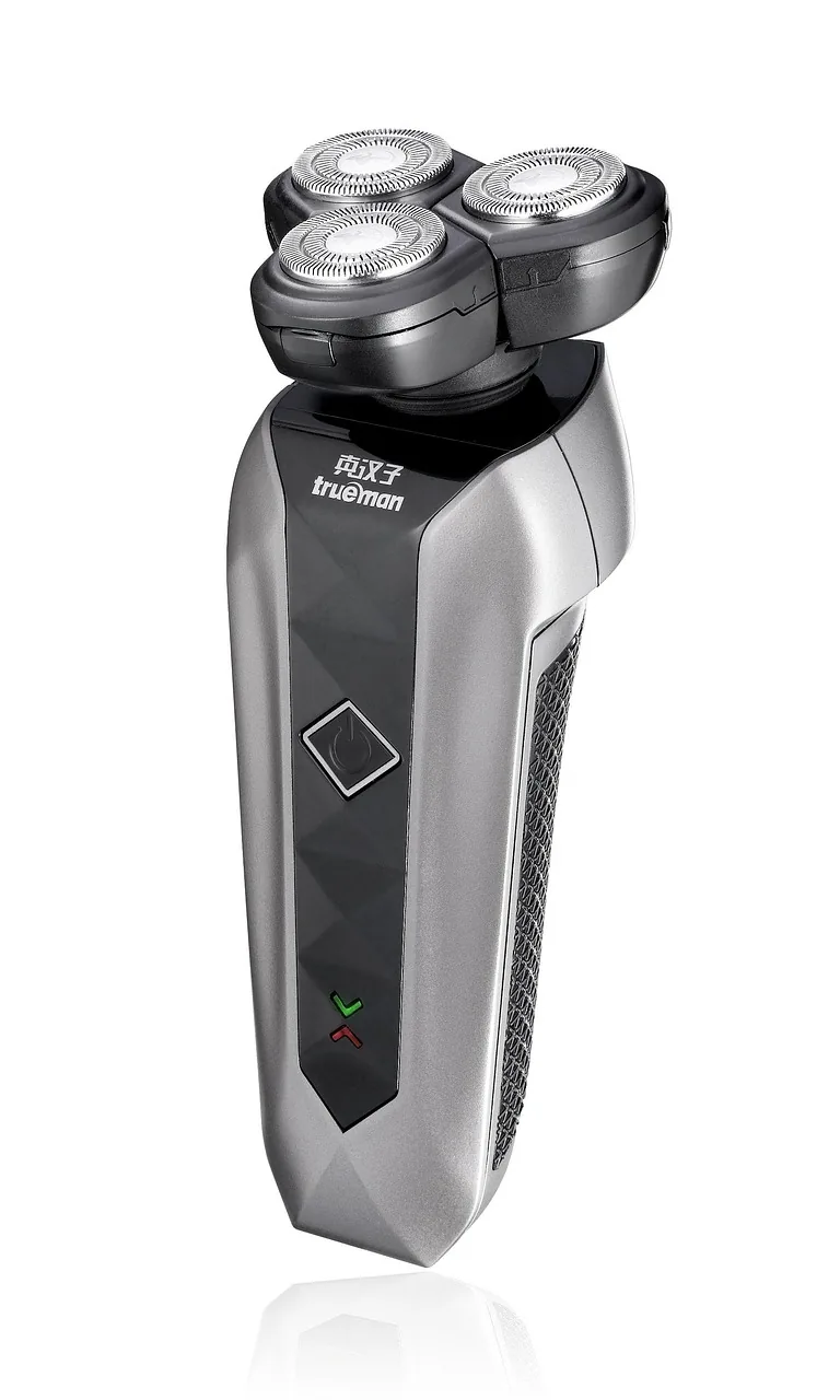 elektryczna golarka męska na jasnym tle — Dlaczego nie bierzemy Braun Series 9 Pro do naprawy