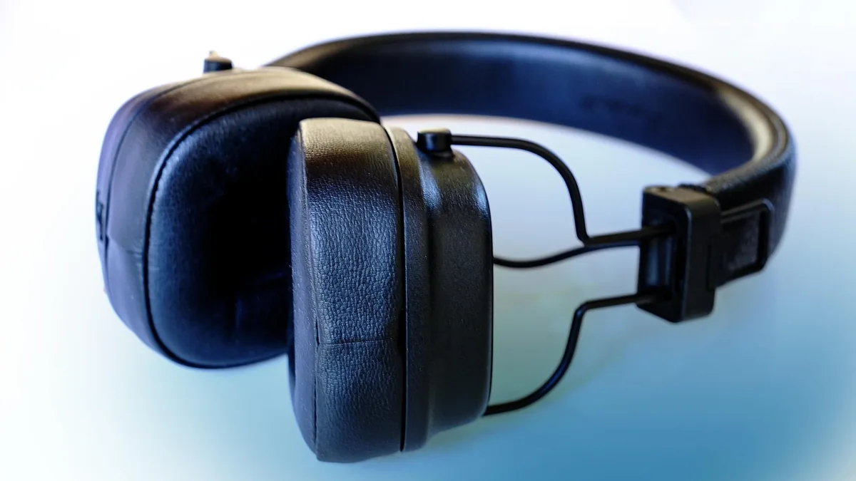 bezprzewodowy zestaw słuchawkowy audio — Dlaczego nie bierzemy Corsair HS70 Pro do naprawy