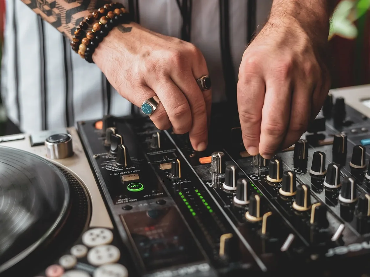 Dlaczego nie bierzemy Denon DP-200USB do naprawy