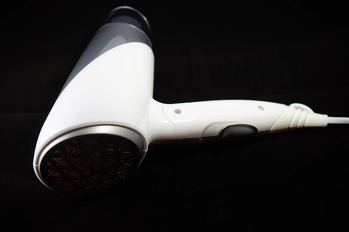 domowa suszarka do suszenia włosów — Dlaczego nie bierzemy Dyson Supersonic Origin do naprawy