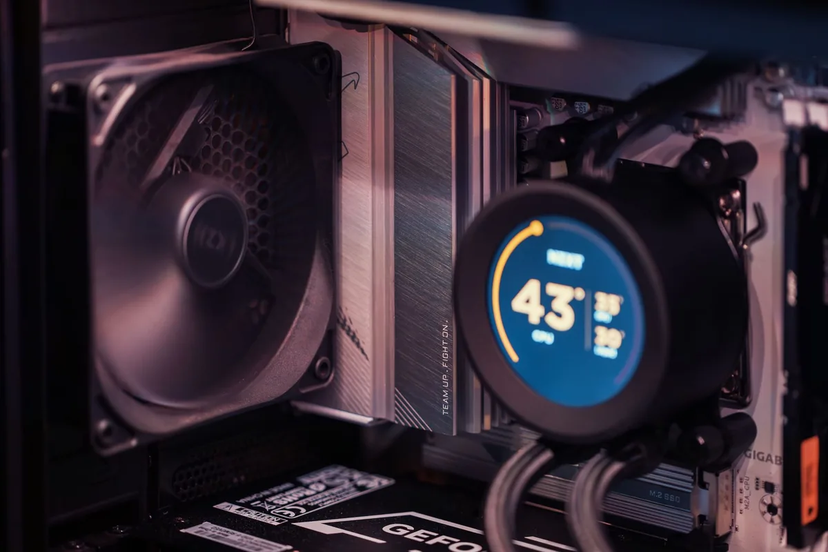 karta graficzna i układ chłodzenia wodnego w komputerze — Dlaczego nie bierzemy Fractal Design Lumen S36 do naprawy