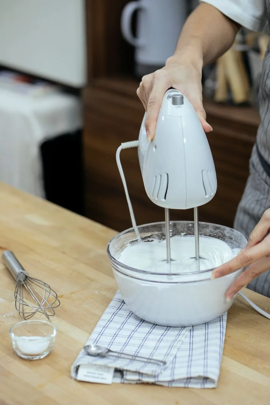 mikser ubijający jajka na puszysty krem — Dlaczego nie bierzemy Kenwood Cooking Chef Gourmet do naprawy