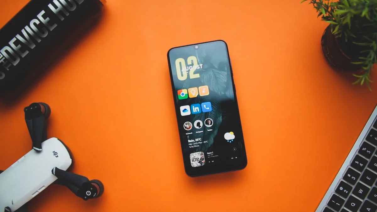 smartfon z aplikacjami obok drona na biurku — Dlaczego nie bierzemy OnePlus Nord CE 3 Lite do naprawy