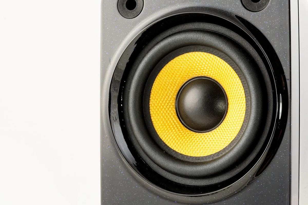 multimedialne kolumny głośnikowe na biurko — Dlaczego nie bierzemy Q Acoustics 3010i do naprawy