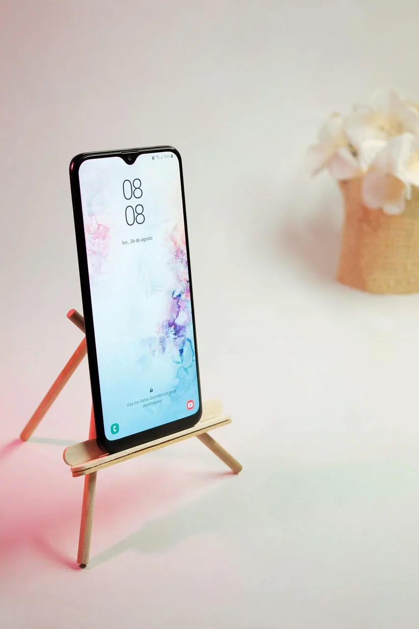 nowoczesny smartfon z dotykowym ekranem — Dlaczego nie bierzemy Samsung Galaxy A31 do naprawy