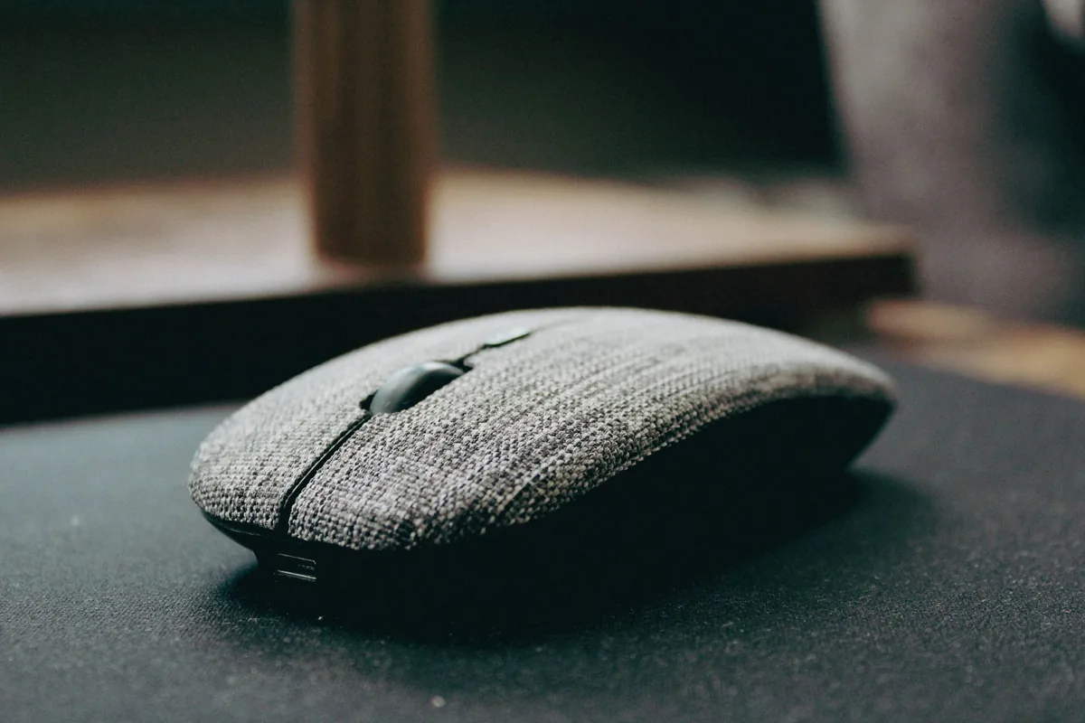 bezprzewodowa mysz komputerowa z materiałowym wykończeniem — Dlaczego nie bierzemy SteelSeries Prime do naprawy