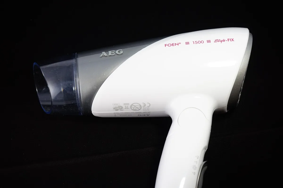 elektryczna suszarka do włosów — Dyson Airwrap i.d. a zakres naszego serwisu — czym zajmujemy się zamiast