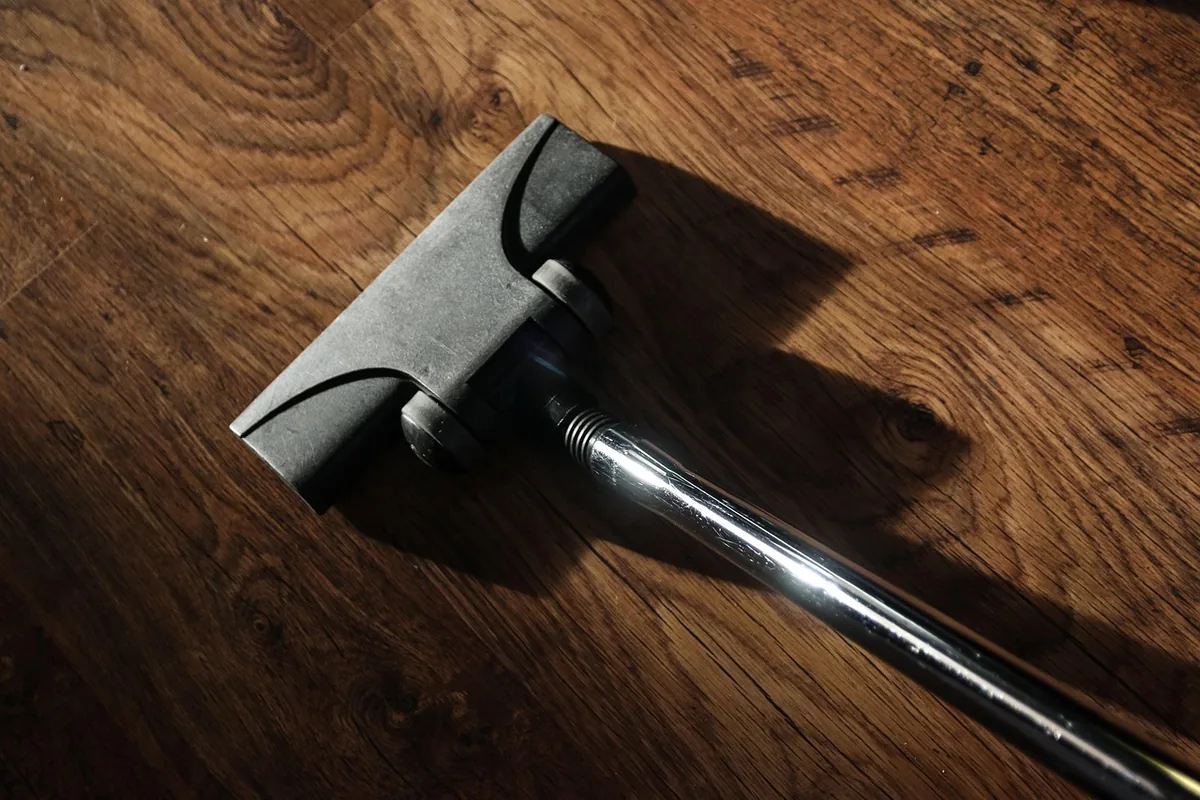 odkurzacz elektryczny do sprzątania — Dyson V11 Absolute poza naszym warsztatem — gdzie szukać pomocy