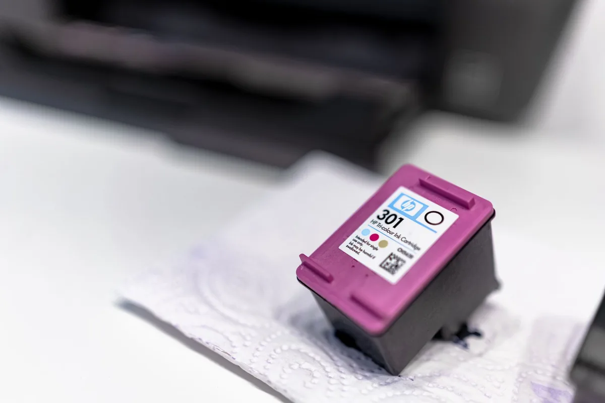 kartridż z tuszem do drukarki na papierowym ręczniku — Epson EcoTank L3210 — czego przy tym sprzęcie nie zrobimy