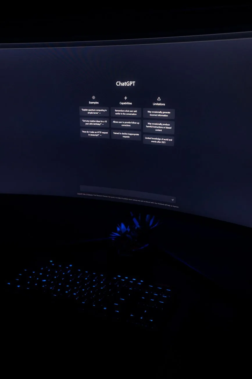 zakrzywiony monitor dla graczy i świecąca klawiatura na biurku — Gigabyte AORUS KD25F — czego przy tym sprzęcie nie zrobimy