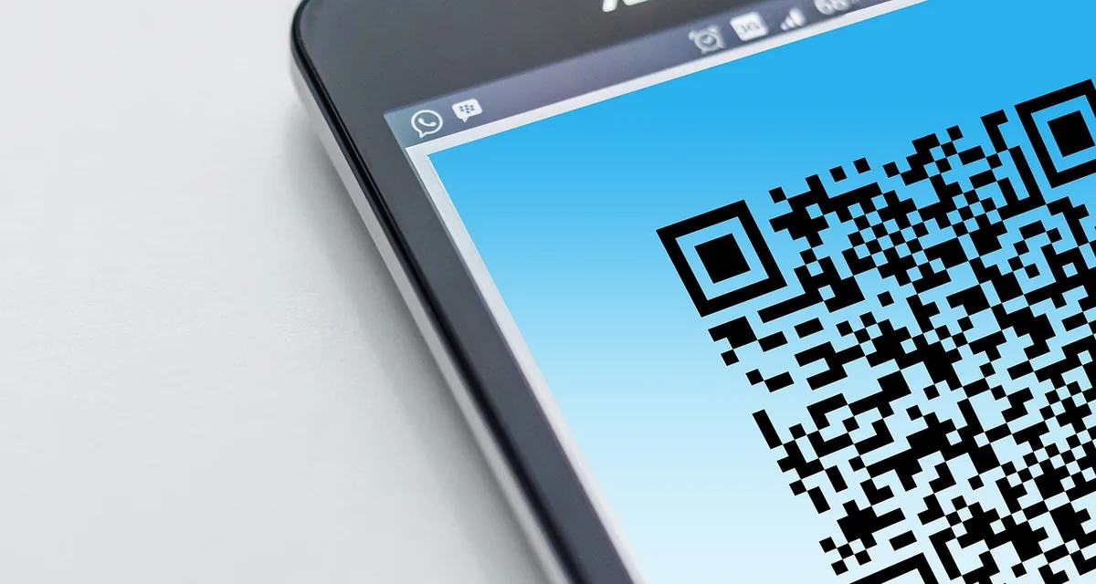ekran smartfona z wyświetlonym kodem qr — Honor 200 Lite a zakres naszego serwisu — czym zajmujemy się zamiast