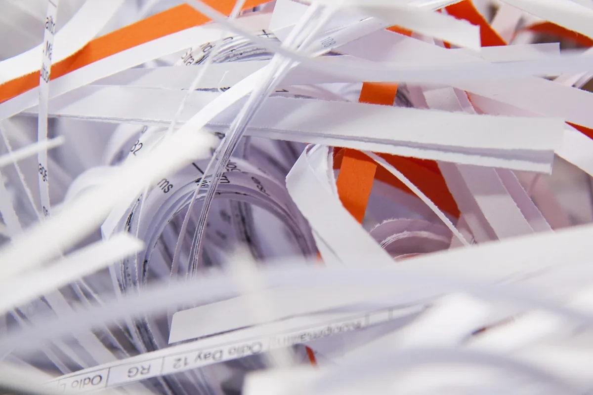 mechanizm niszczarki tnący papier na drobne paski — HSM Securio C16 w zgłoszeniu — jak odpowiadamy i co radzimy