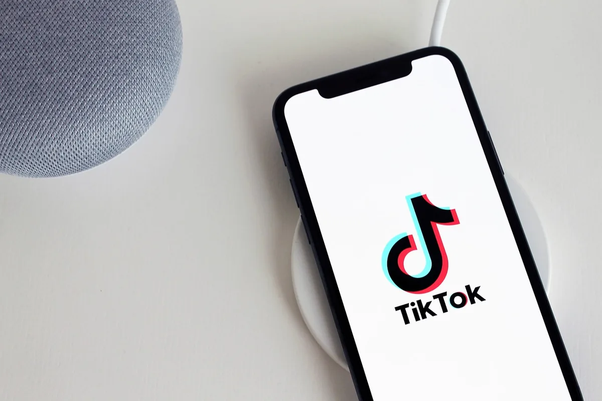 smartfon apple iphone 11 z aplikacją tiktok — iPhone 11 a zakres naszego serwisu — czym zajmujemy się zamiast