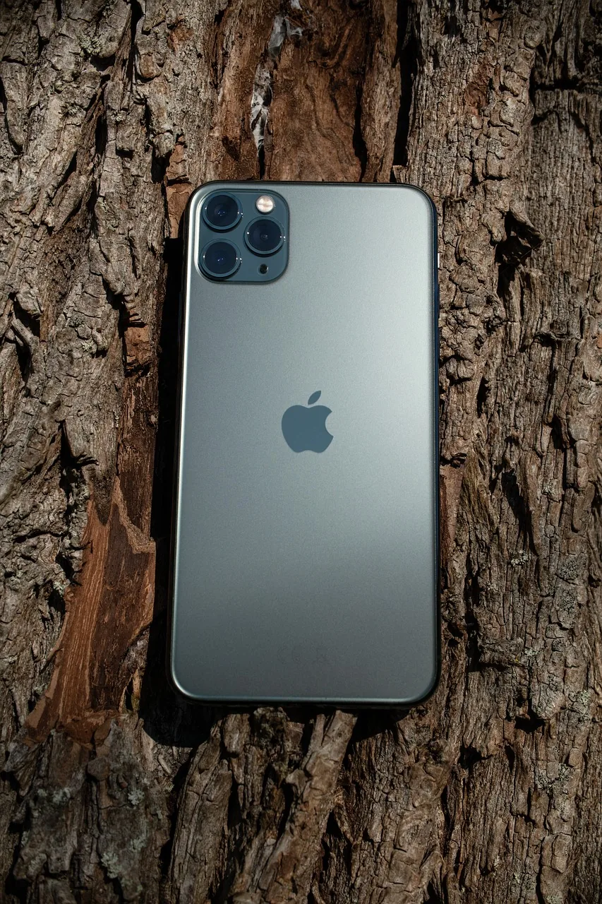 potrójny aparat smartfona apple iphone 11 pro max — iPhone 11 Pro Max w zgłoszeniu — jak odpowiadamy i co radzimy
