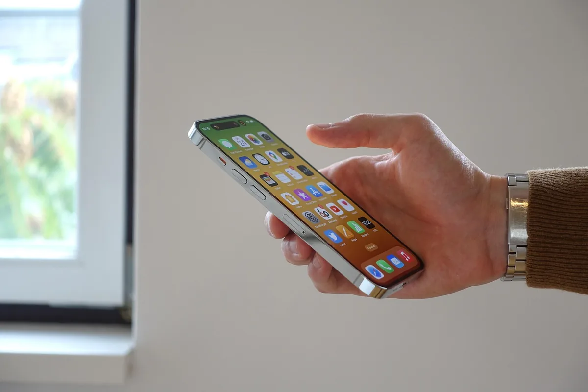 nowoczesny smartfon apple iphone 14 pro — iPhone 14 w zgłoszeniu — jak odpowiadamy i co radzimy