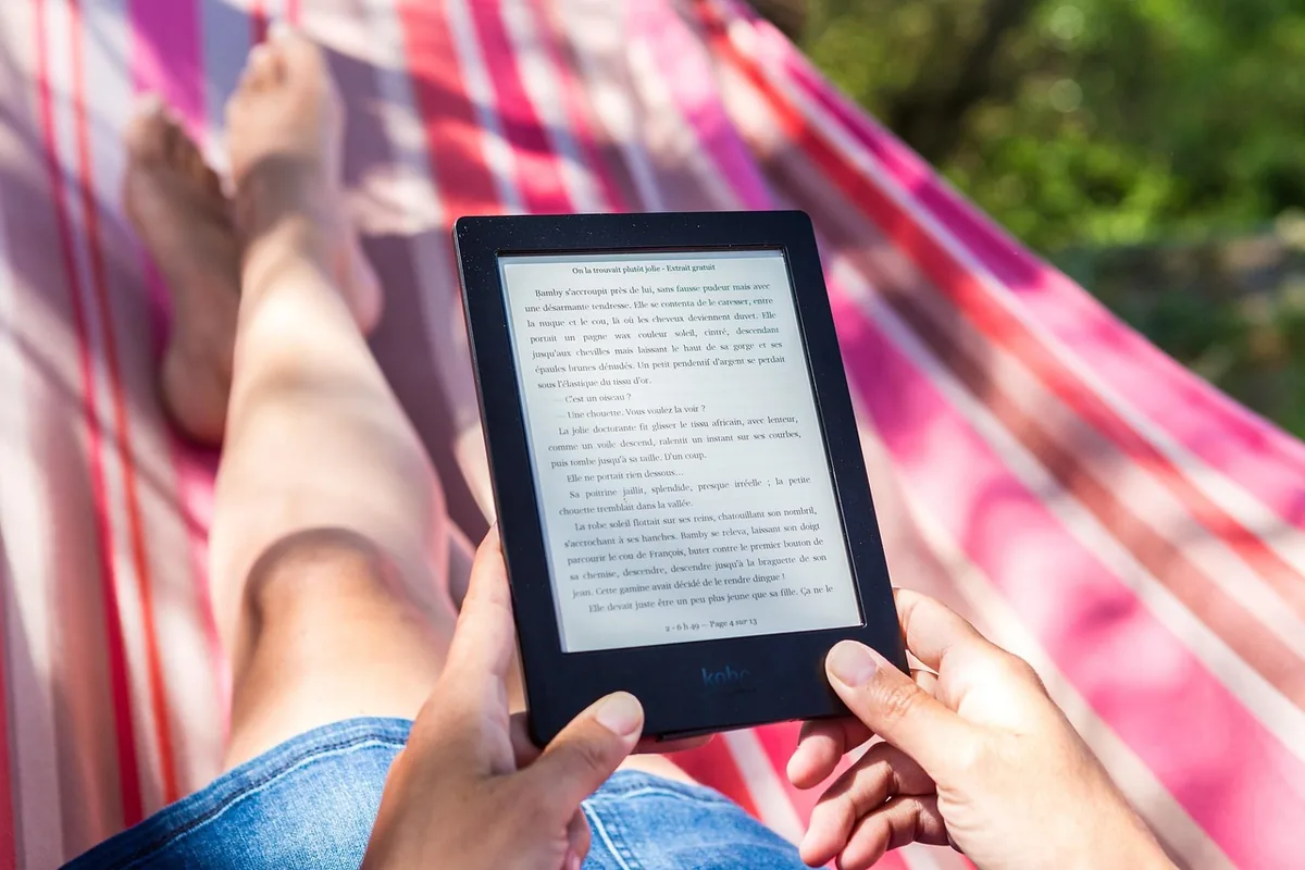 czytnik e-booków Kobo z lampką w hamaku — Kobo Glo HD a zakres naszego serwisu — czym zajmujemy się zamiast