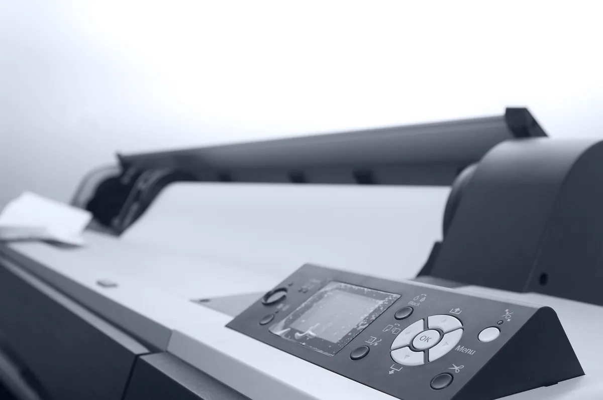 wielkoformatowy ploter drukujący marki epson — Kyocera ECOSYS P2235dn w zgłoszeniu — jak odpowiadamy i co radzimy