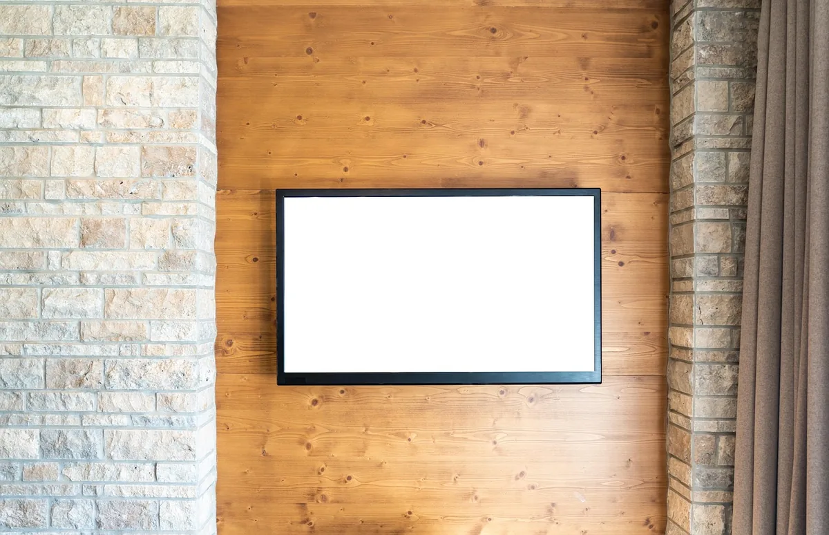 nowoczesny telewizor z płaskim ekranem we wnętrzu — LG OLED C2 a zakres naszego serwisu — czym zajmujemy się zamiast