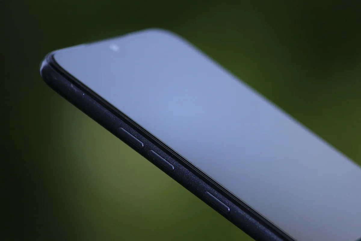 smartfon marki lg z dotykowym ekranem — Motorola Moto G82 w zgłoszeniu — jak odpowiadamy i co radzimy