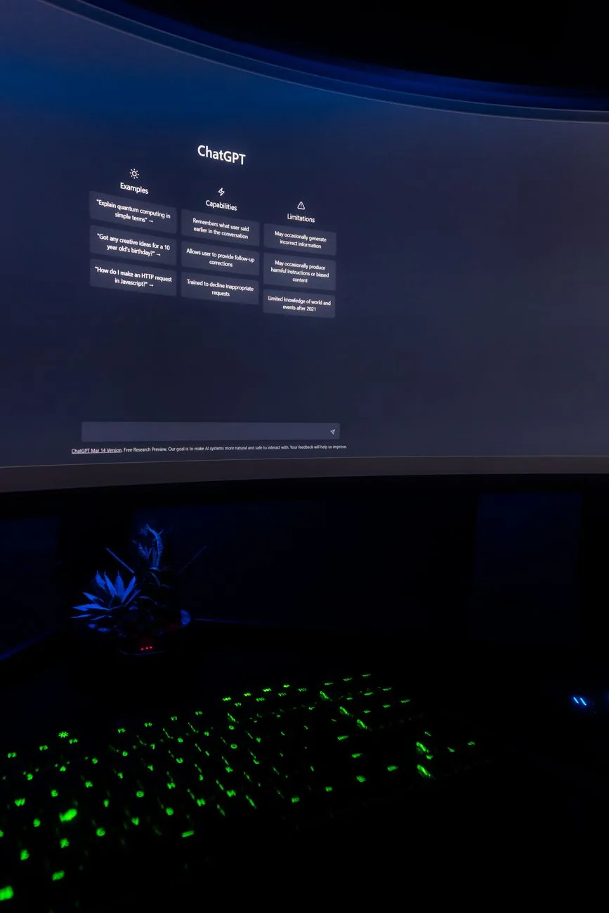 monitor dla graczy i podświetlana klawiatura w ciemnym pokoju — MSI Optix MAG241C a zakres naszego serwisu — czym zajmujemy się zamiast