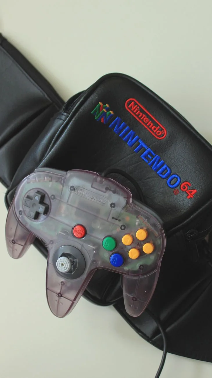 kontroler do konsoli Nintendo 64 na etui — Nintendo Virtual Boy poza naszym warsztatem — gdzie szukać pomocy