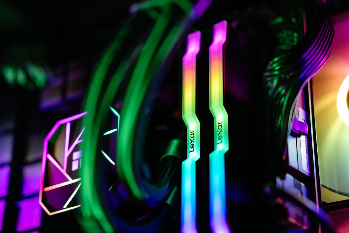 podświetlane moduły ram i układ chłodzenia w komputerze — NZXT Kraken X53 a zakres naszego serwisu — czym zajmujemy się zamiast