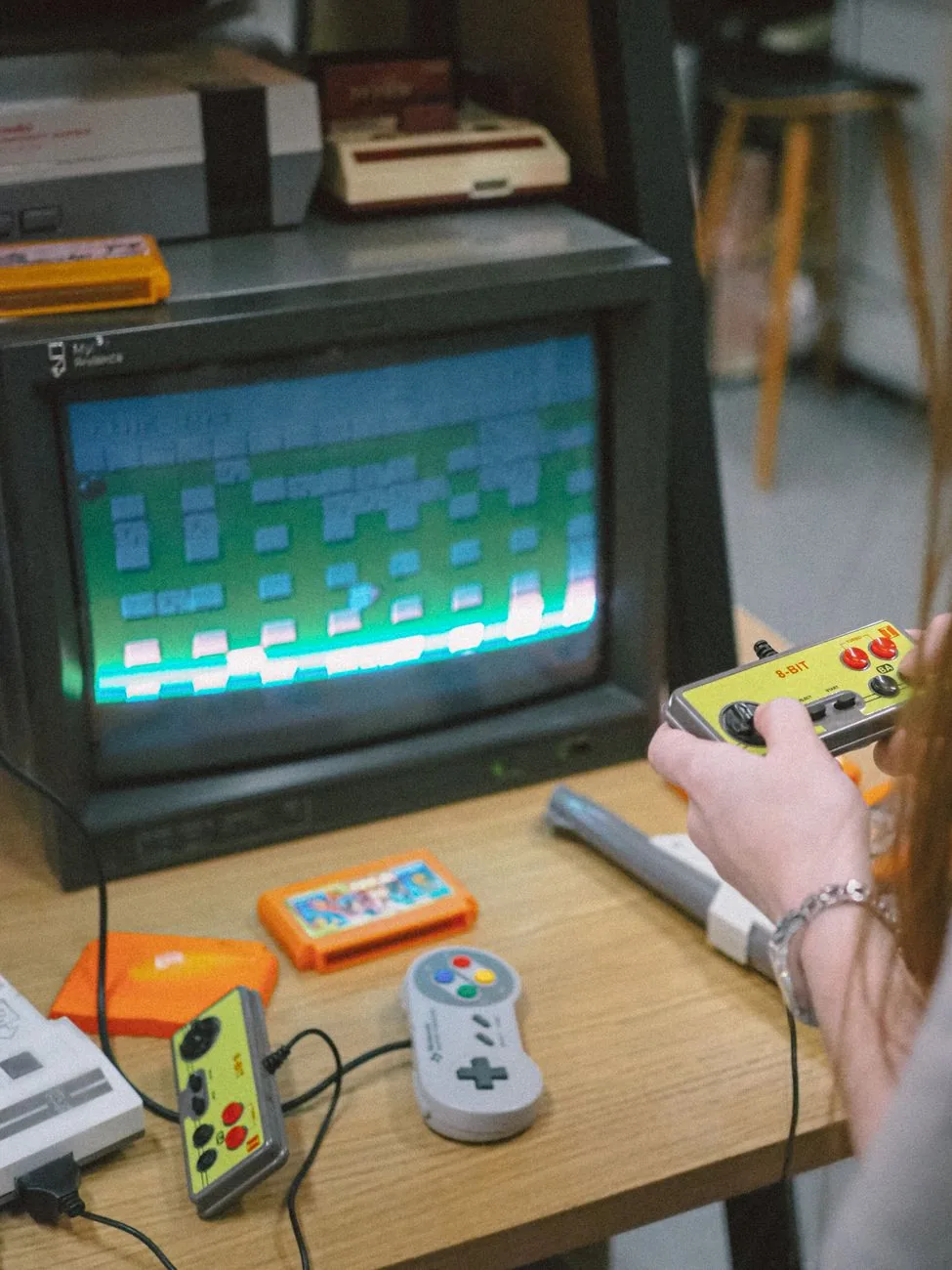 klasyczna konsola retro z monitorem kineskopowym — PC Engine CoreGrafx Mini poza naszym warsztatem — gdzie szukać pomocy