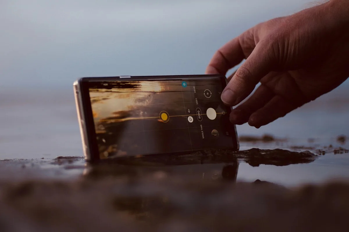 smartfon samsung z włączonym aparatem — POCO X3 Pro — czego przy tym sprzęcie nie zrobimy