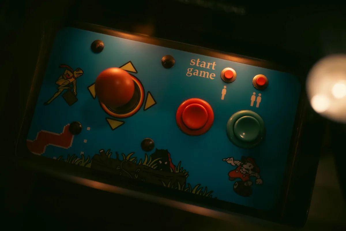 joystick i przyciski automatu do gier retro — Powkiddy RGB30 a zakres naszego serwisu — czym zajmujemy się zamiast