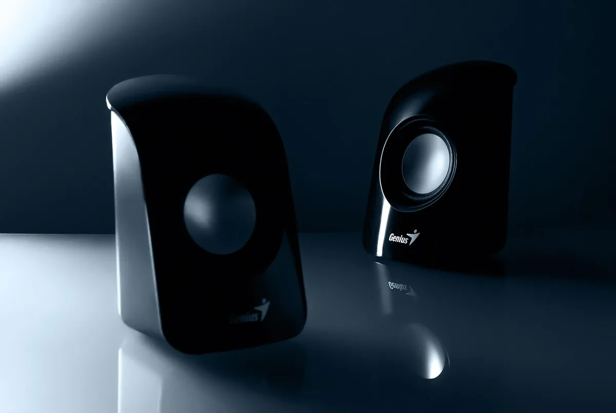 zestaw czarnych głośników marki genius na gładkim tle — Pylon Audio Diamond 25 w zgłoszeniu — jak odpowiadamy i co radzimy