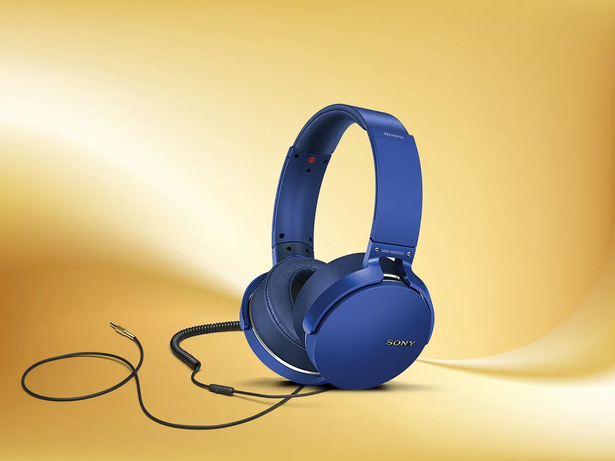zestaw słuchawkowy audio na biurku — Razer Nari Ultimate w zgłoszeniu — jak odpowiadamy i co radzimy