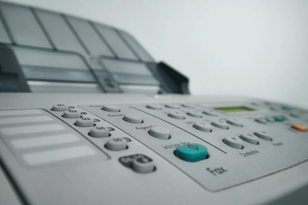 biurowe urządzenie wielofunkcyjne z faksem i kopiarką — Ricoh SP 3710SF w zgłoszeniu — jak odpowiadamy i co radzimy