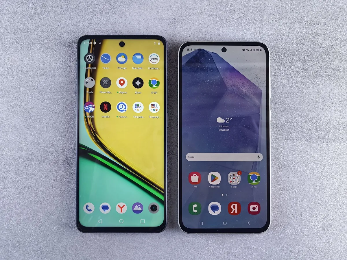 dwa nowoczesne smartfony leżące obok siebie na teksturowanej powierzchni — Samsung Galaxy A52 — czego przy tym sprzęcie nie zrobimy