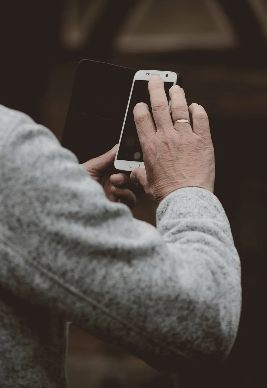 smartfon używany do robienia zdjęć — Samsung Galaxy M20 — czego przy tym sprzęcie nie zrobimy