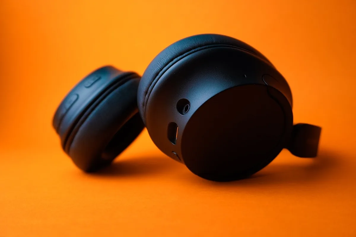 klasyczny zestaw słuchawkowy do muzyki — Sennheiser Momentum 4 w zgłoszeniu — jak odpowiadamy i co radzimy