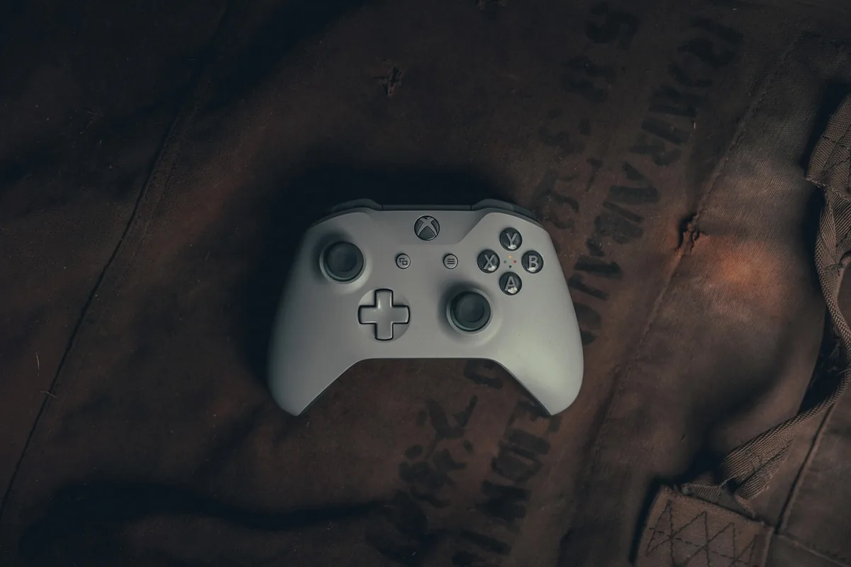 czarny kontroler do konsoli Xbox One — Xbox One Controller w zgłoszeniu — jak odpowiadamy i co radzimy