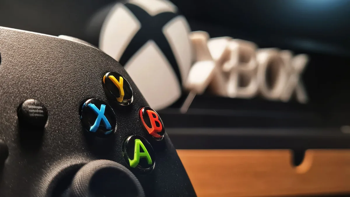 kontroler do konsoli Xbox z kolorowymi przyciskami — Xbox One S All-Digital w zgłoszeniu — jak odpowiadamy i co radzimy